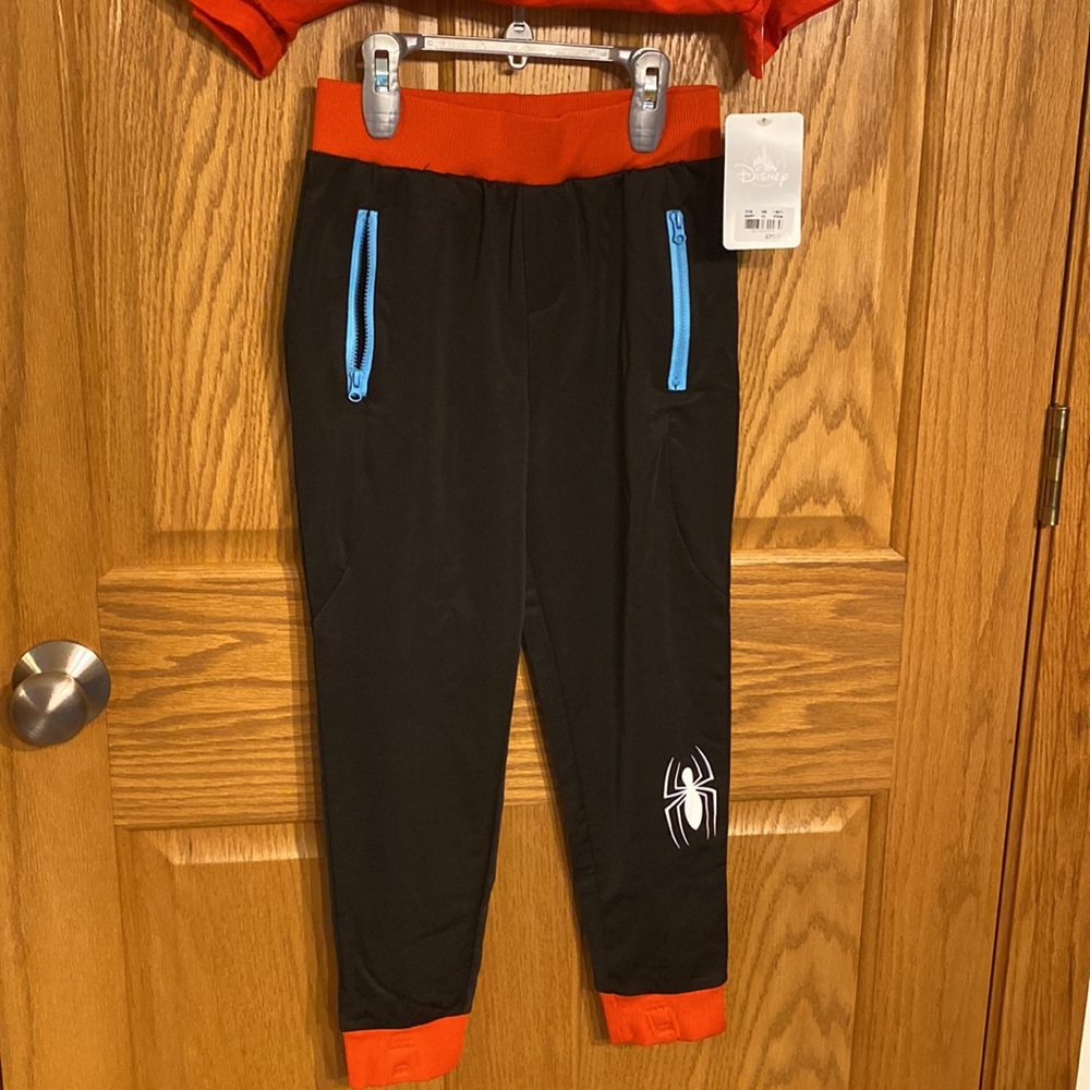 Boys 5/6 Disney Marvel,  Spider man - 2 piece outfit - Picture 5 of 15